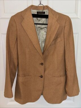 Sleek, fitted women’s blazer